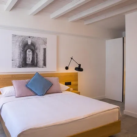 לינה וארוחת בוקר Bova Luxury 4*